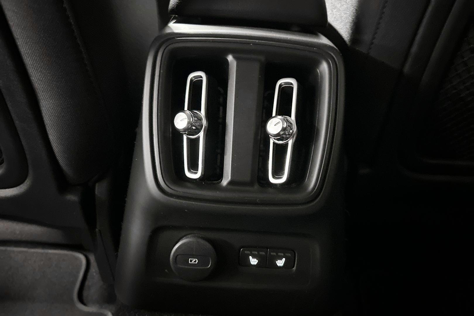 VOLVO XC40 2021