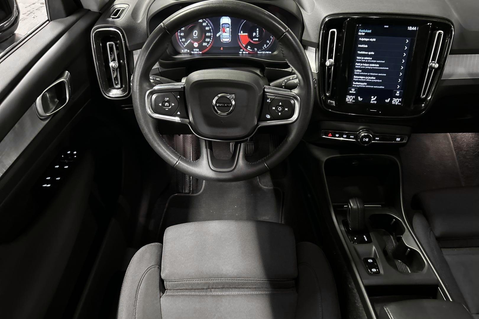 VOLVO XC40 2021