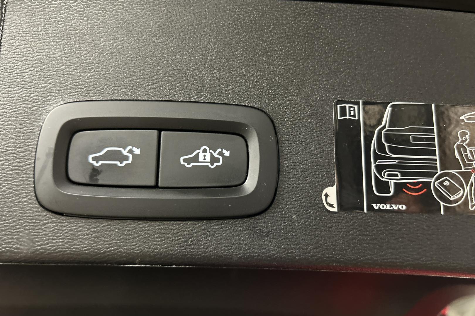 VOLVO XC40 2021