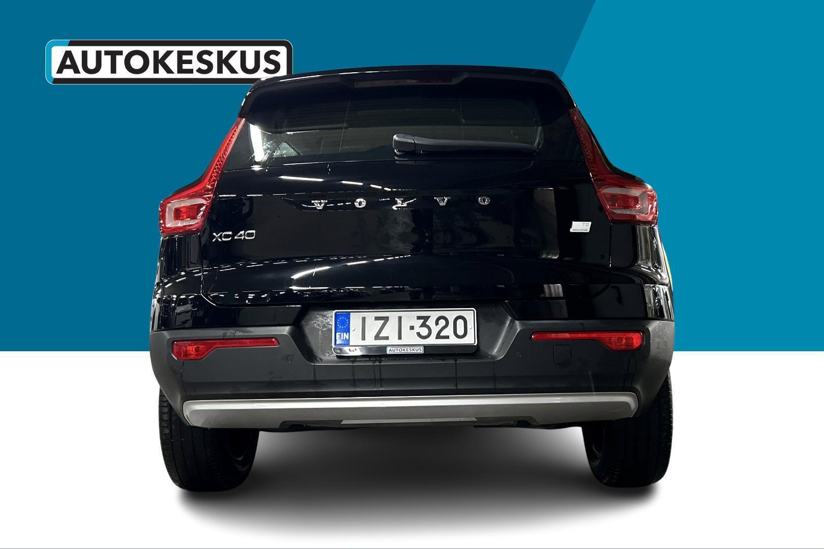 VOLVO XC40 2021