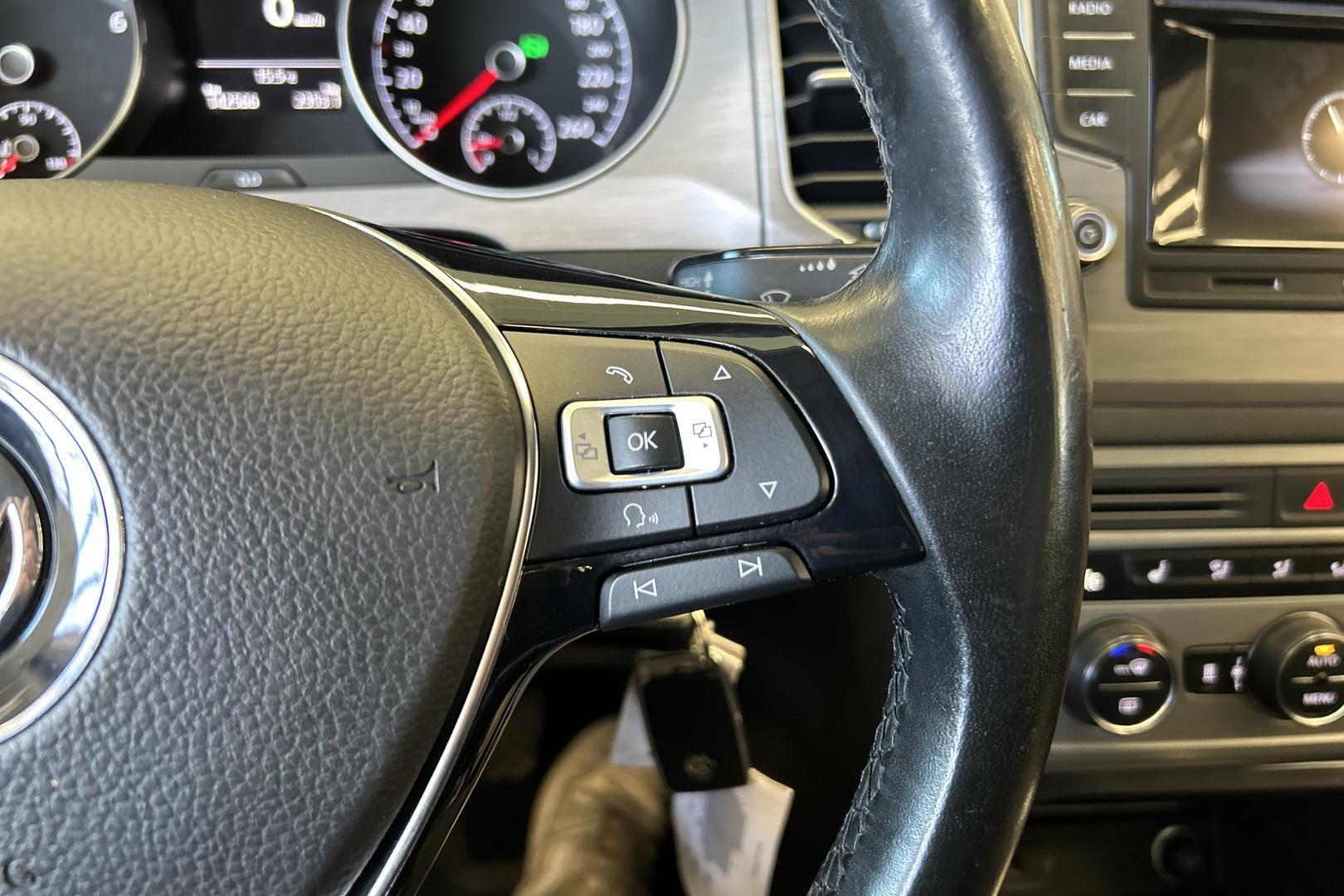 VOLKSWAGEN Golf Sportsvan 2017