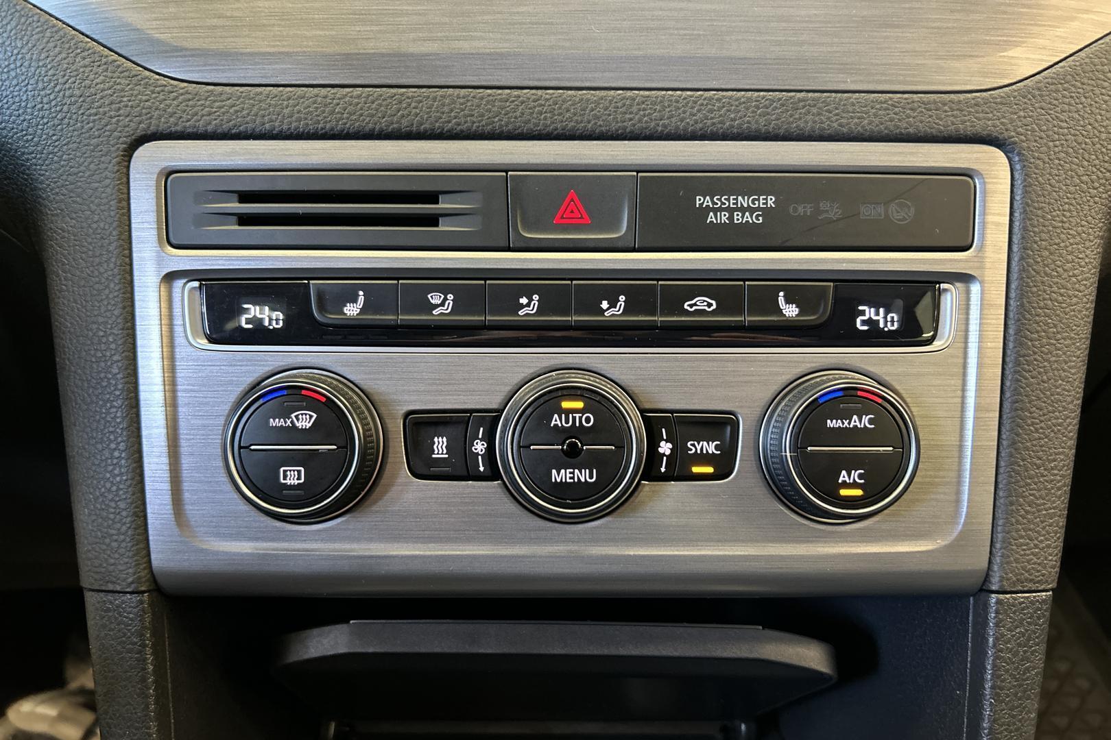 VOLKSWAGEN Golf Sportsvan 2017