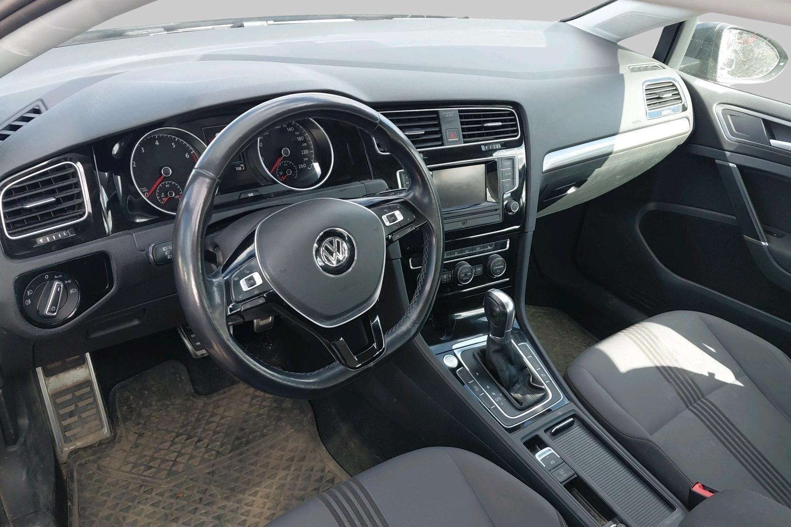 VOLKSWAGEN Golf 2017