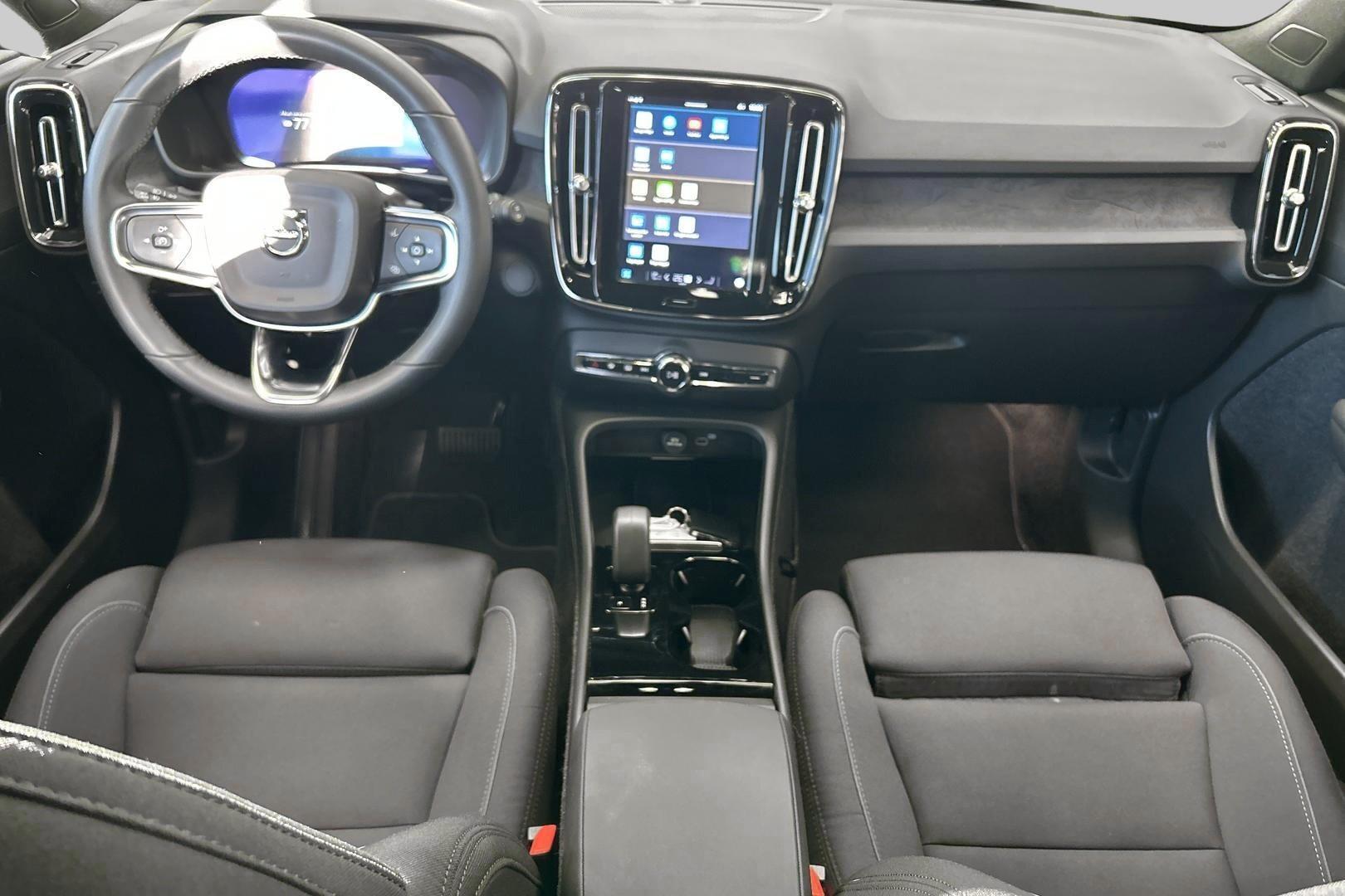 VOLVO XC40 2023