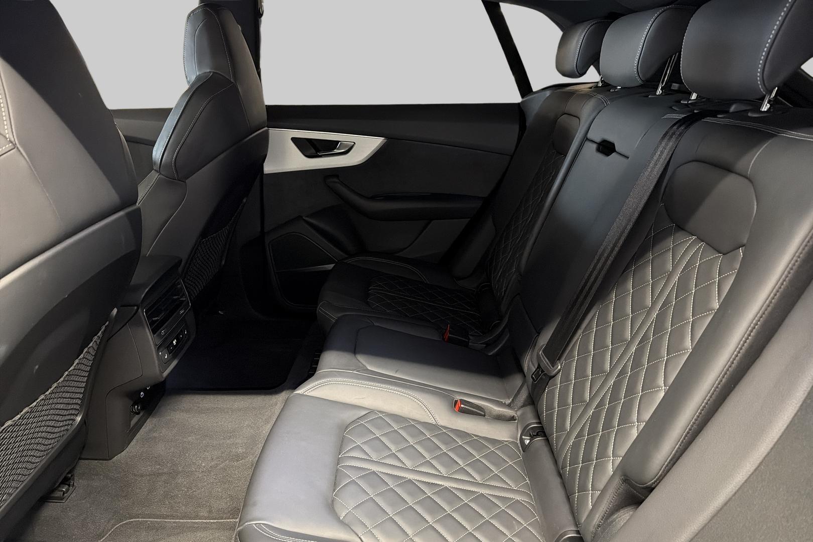 AUDI Q8 2023