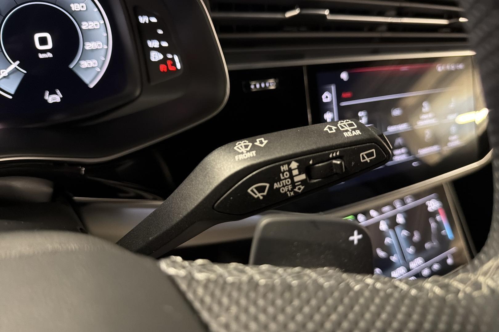 AUDI Q8 2023
