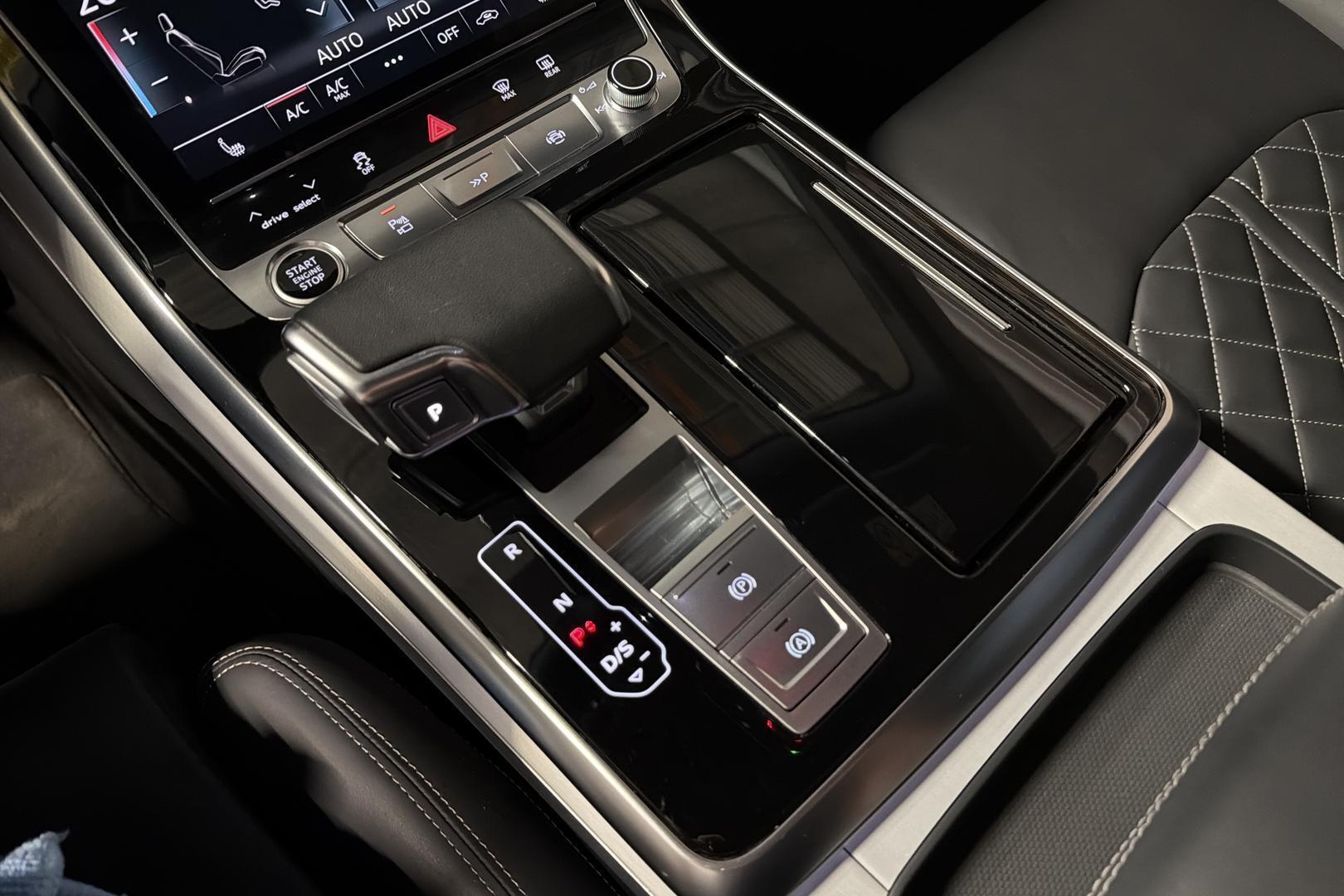 AUDI Q8 2023