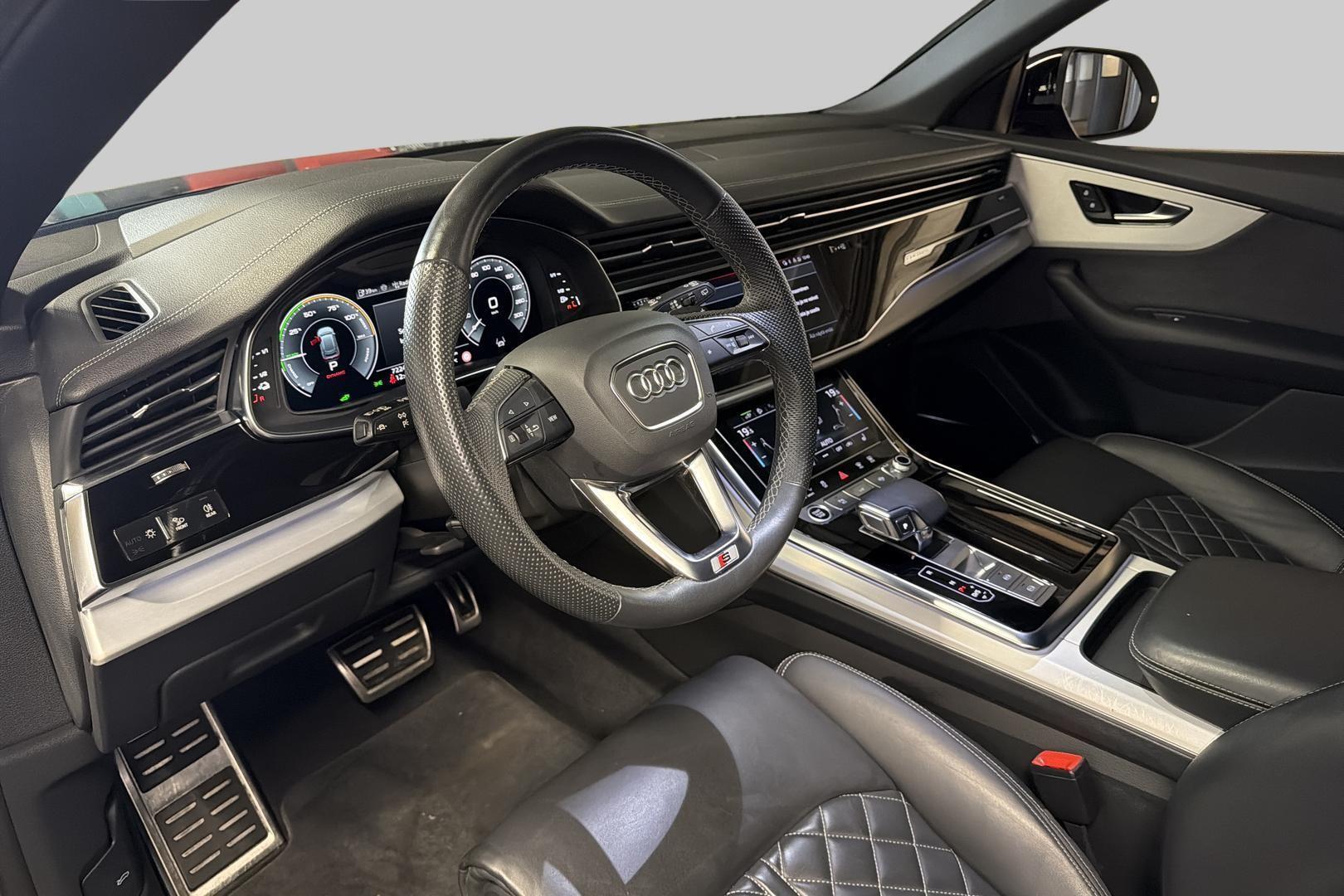 AUDI Q8 2023