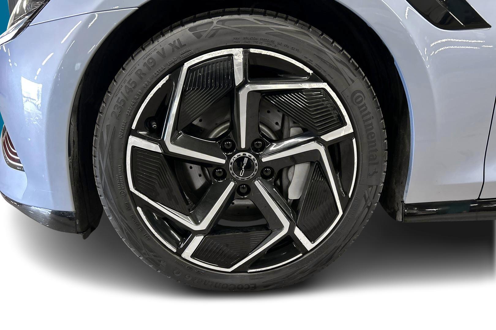 BYD Seal 13