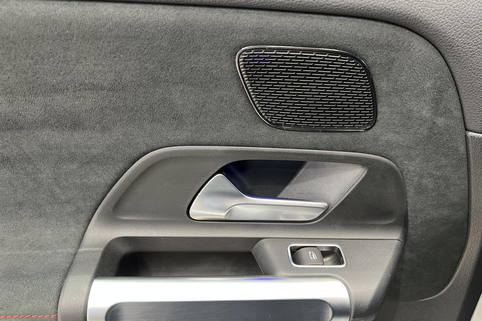 MERCEDES-BENZ EQB 2023