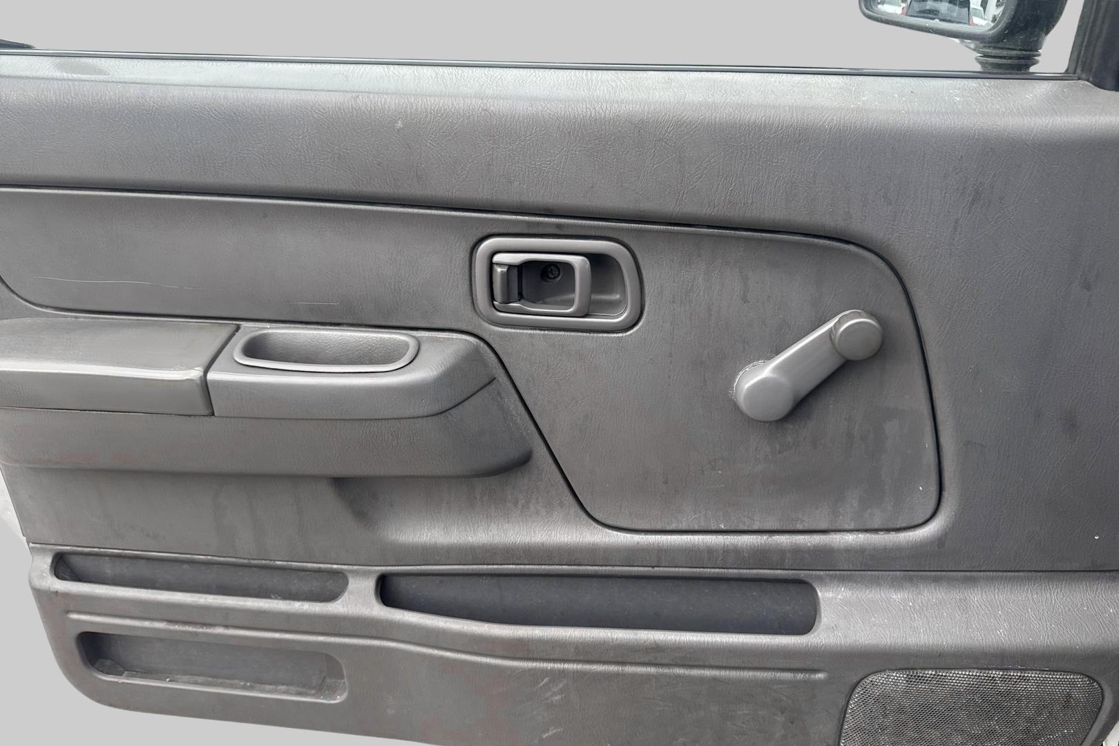 NISSAN Pick-up 1999