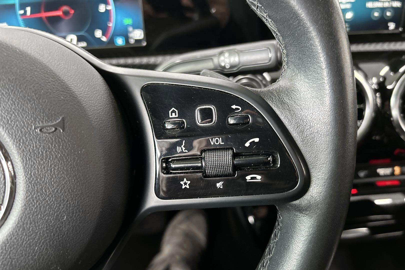 MERCEDES-BENZ A 2018