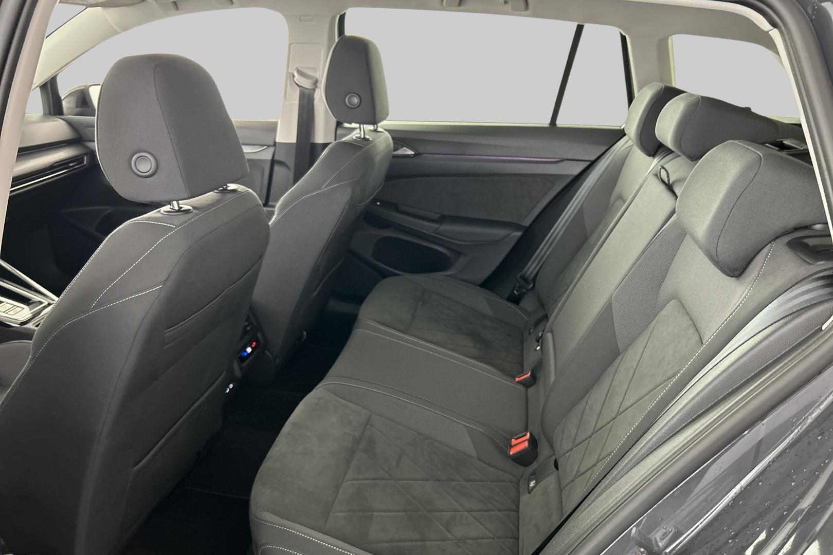 VOLKSWAGEN Golf 2023