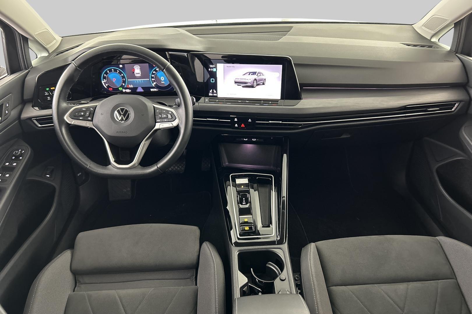 VOLKSWAGEN Golf 2023