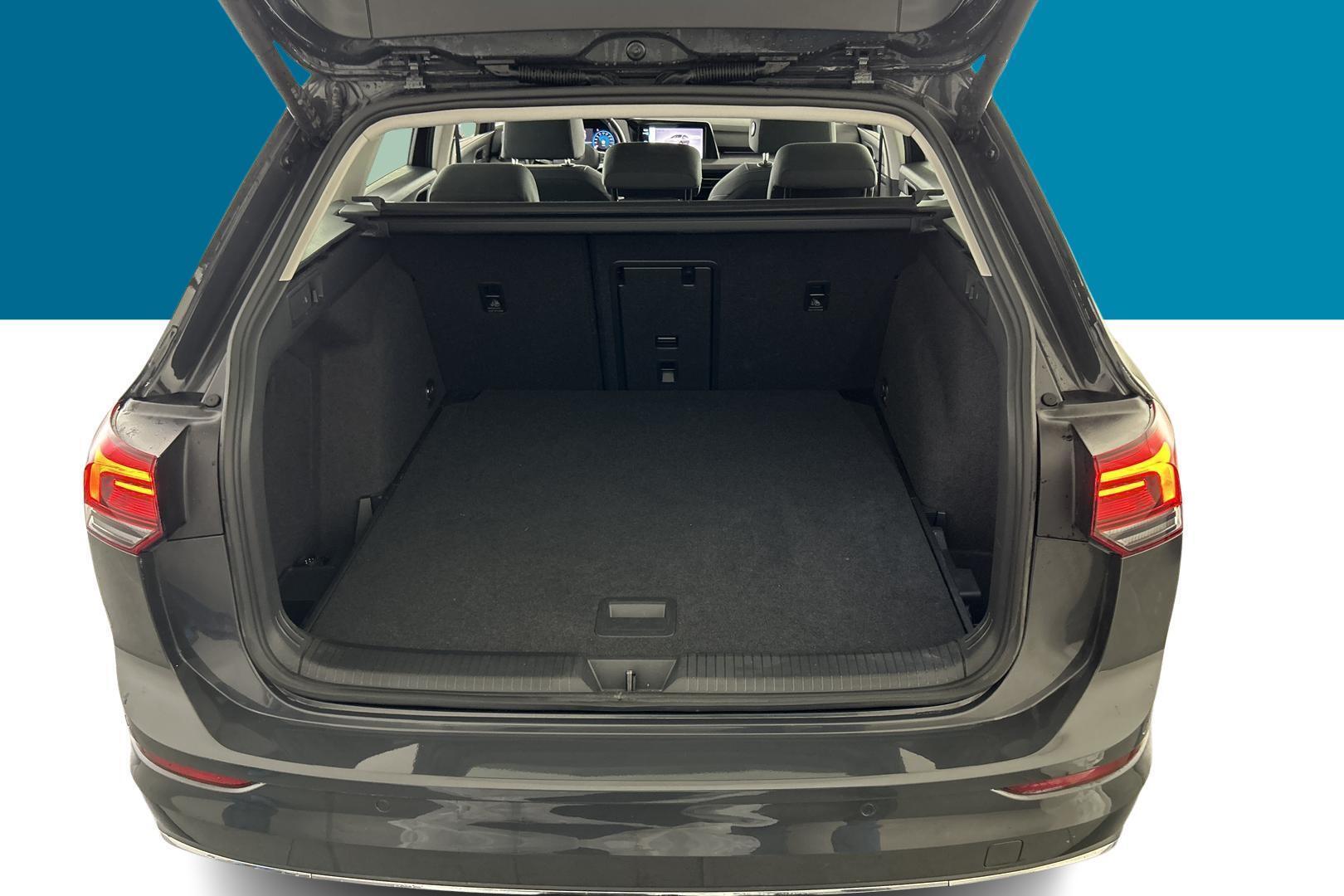 VOLKSWAGEN Golf 2023