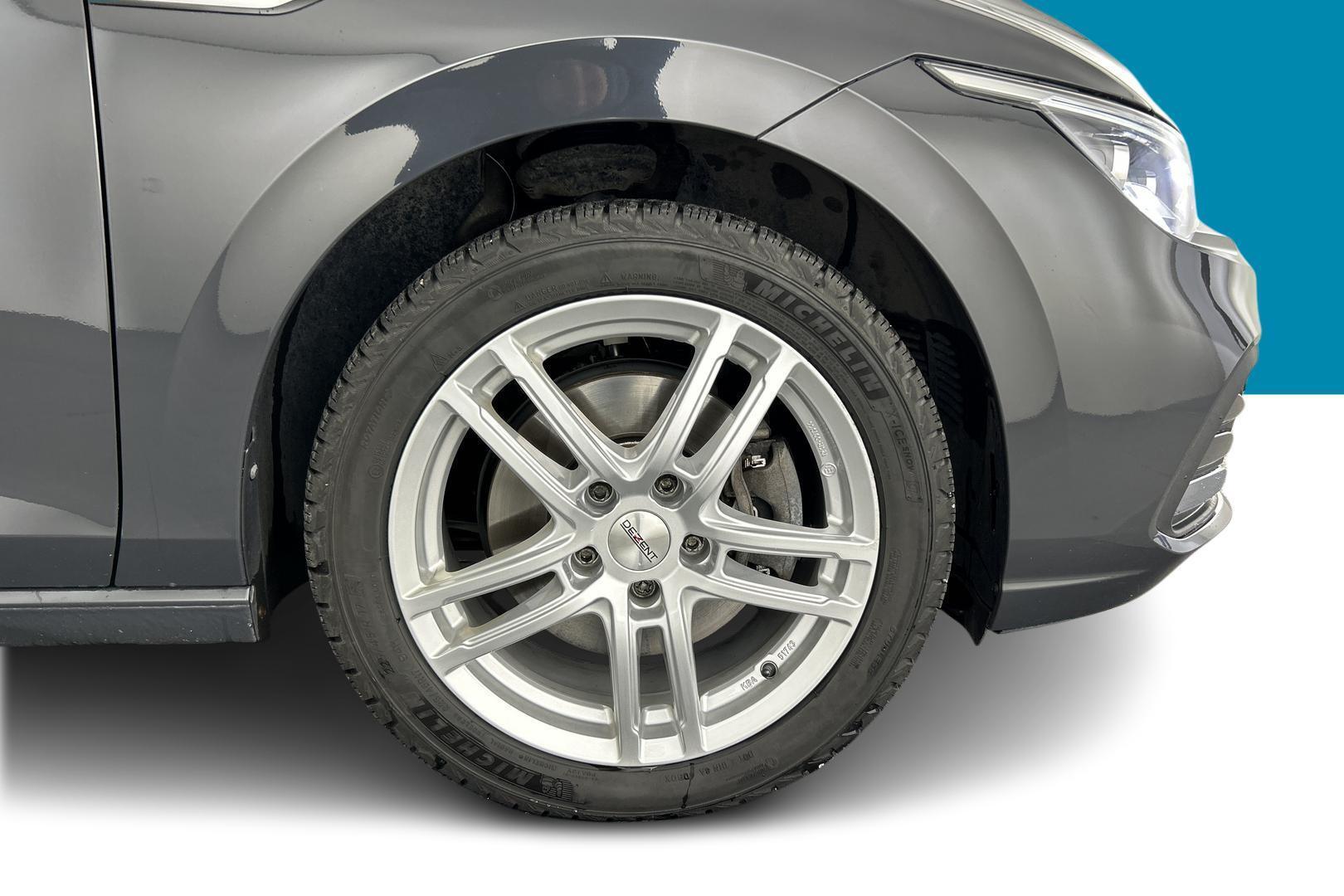 VOLKSWAGEN Golf 2023