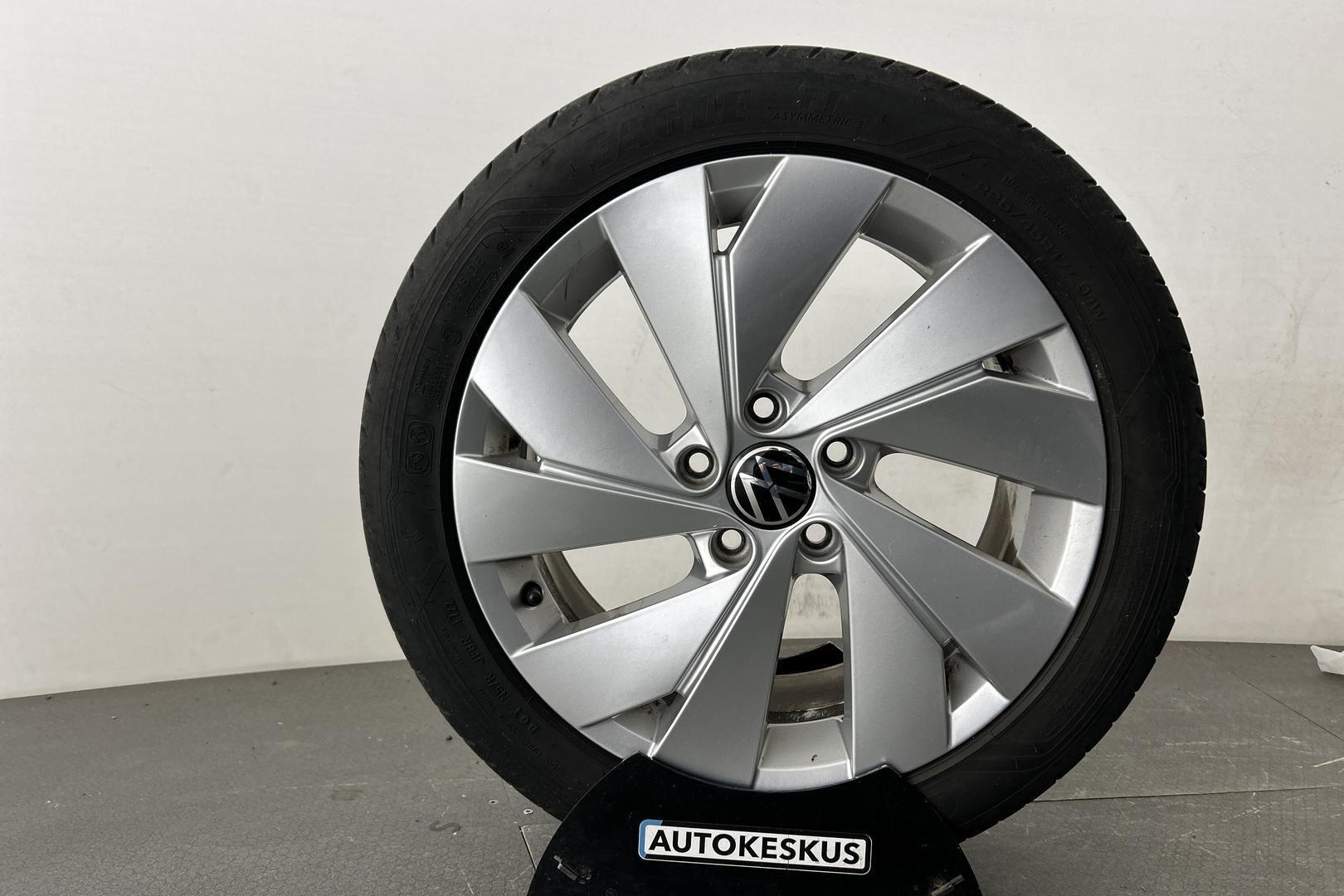 VOLKSWAGEN Golf 2023