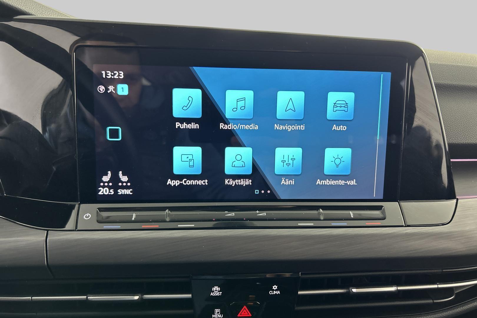 VOLKSWAGEN Golf 2023