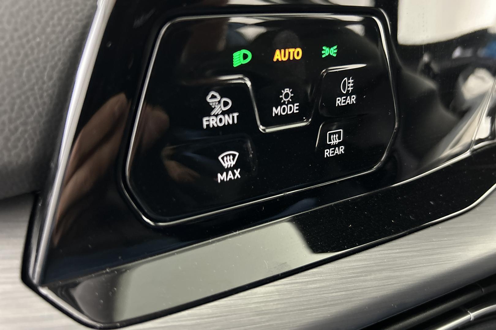 VOLKSWAGEN Golf 2023