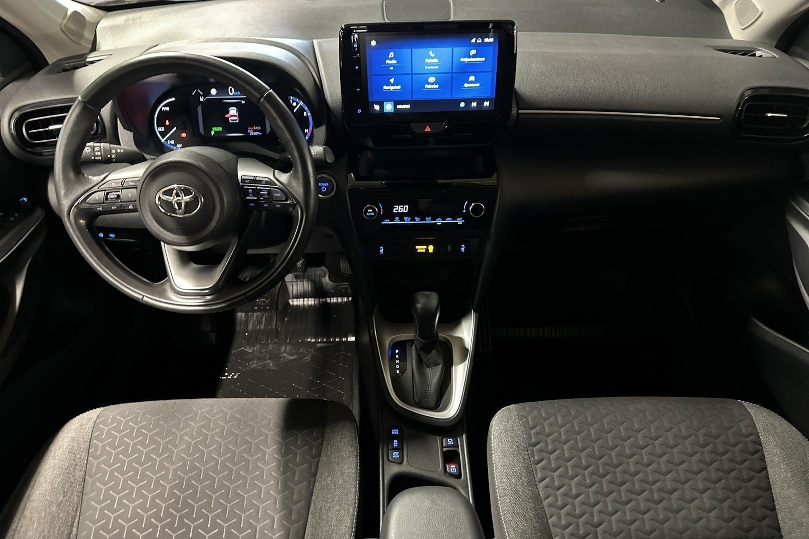 TOYOTA Yaris Cross 11