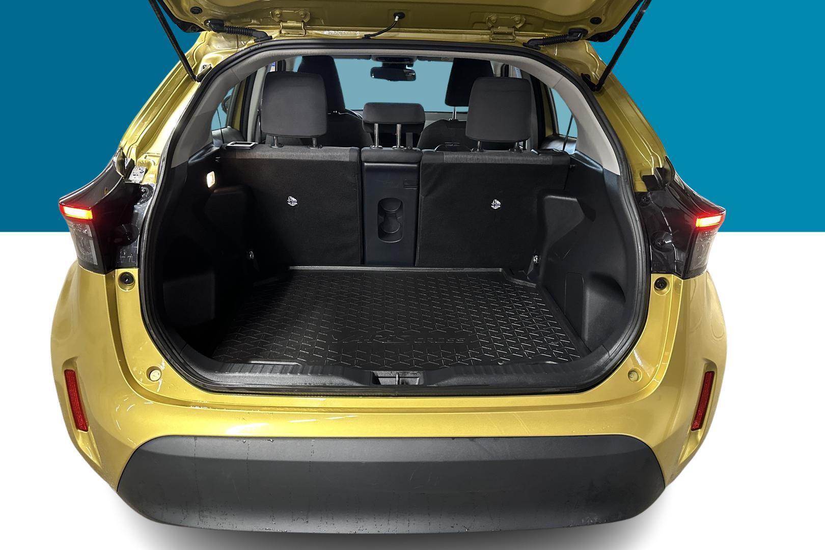 TOYOTA Yaris Cross 12