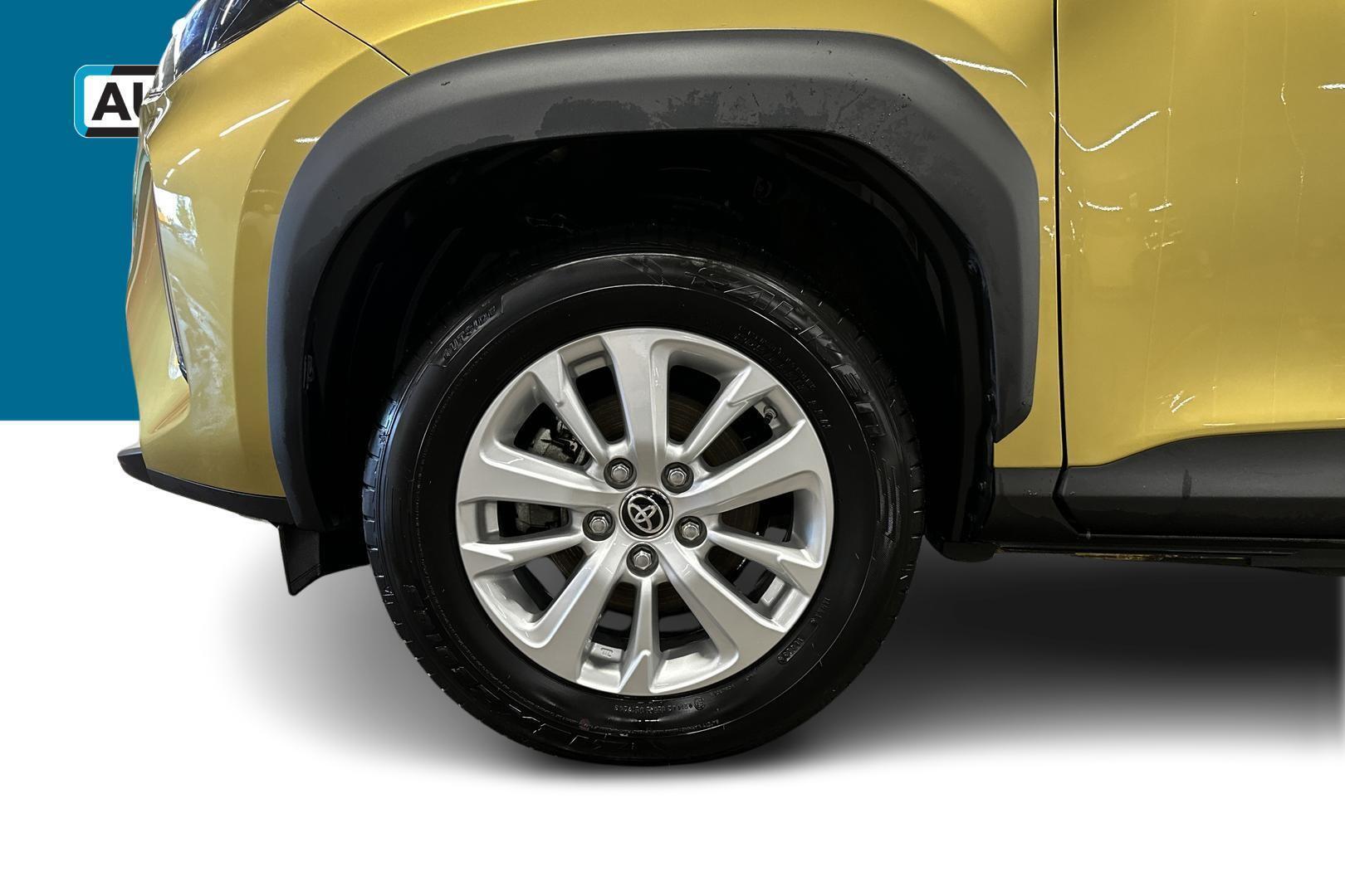 TOYOTA Yaris Cross 13