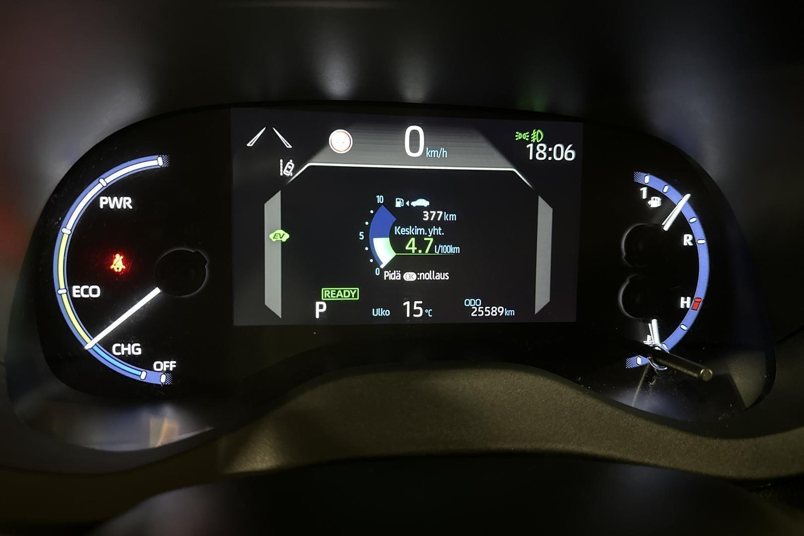TOYOTA Yaris Cross 14