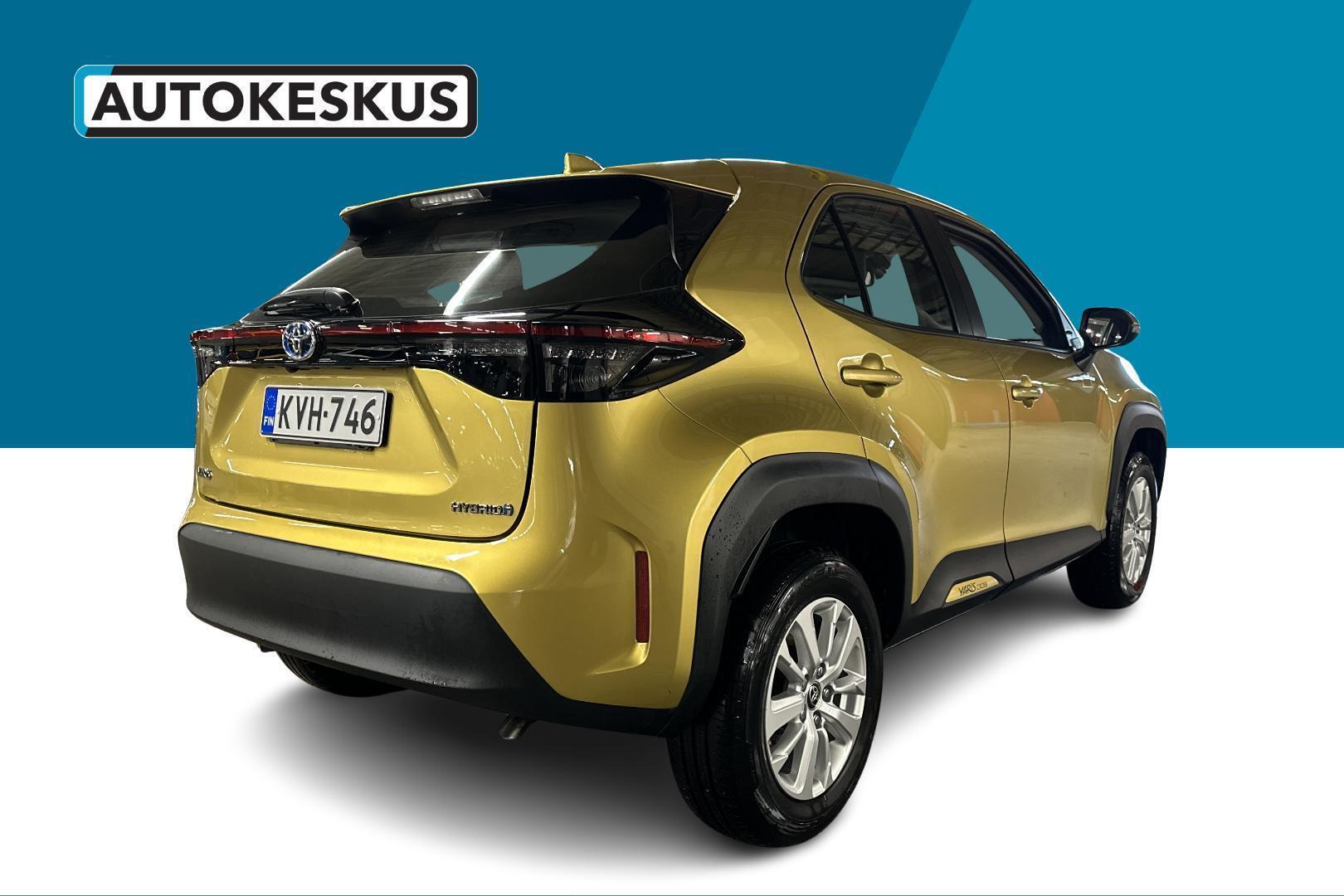 TOYOTA Yaris Cross 5