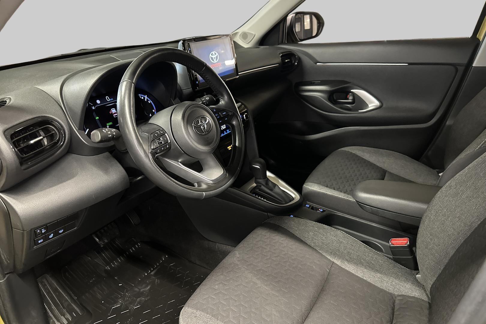TOYOTA Yaris Cross 9