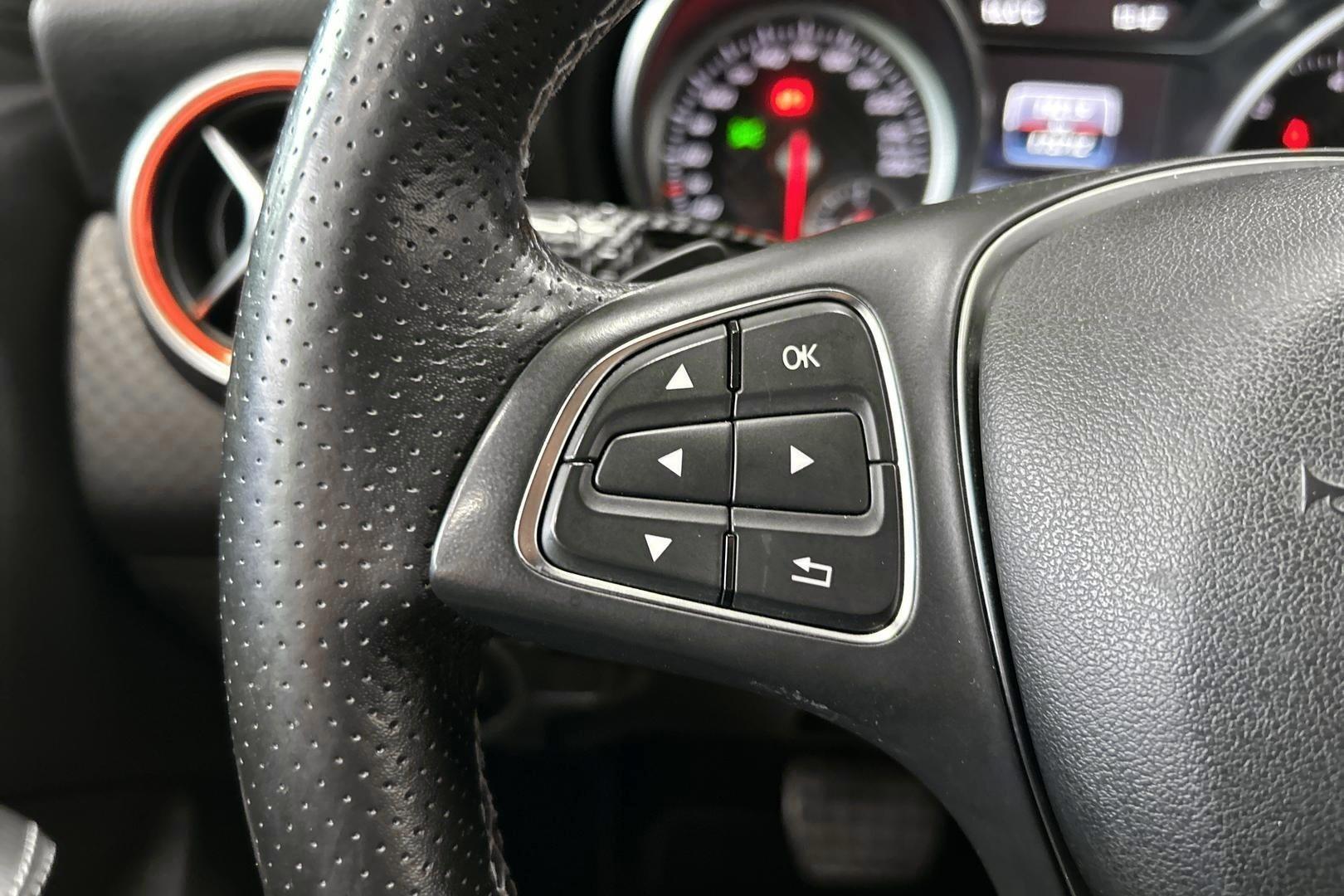 MERCEDES-BENZ A 2016