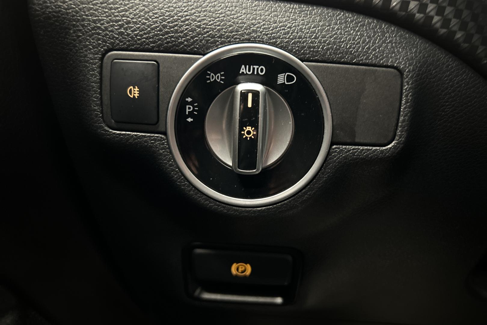 MERCEDES-BENZ A 2016