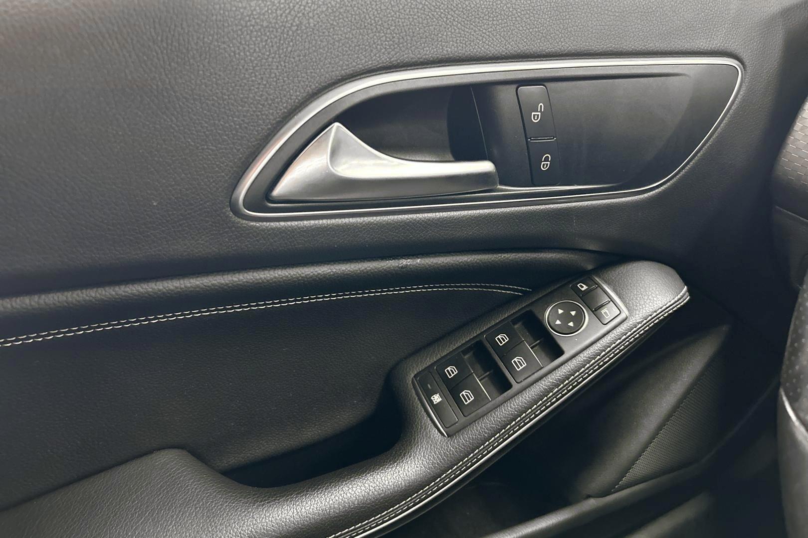 MERCEDES-BENZ A 2016