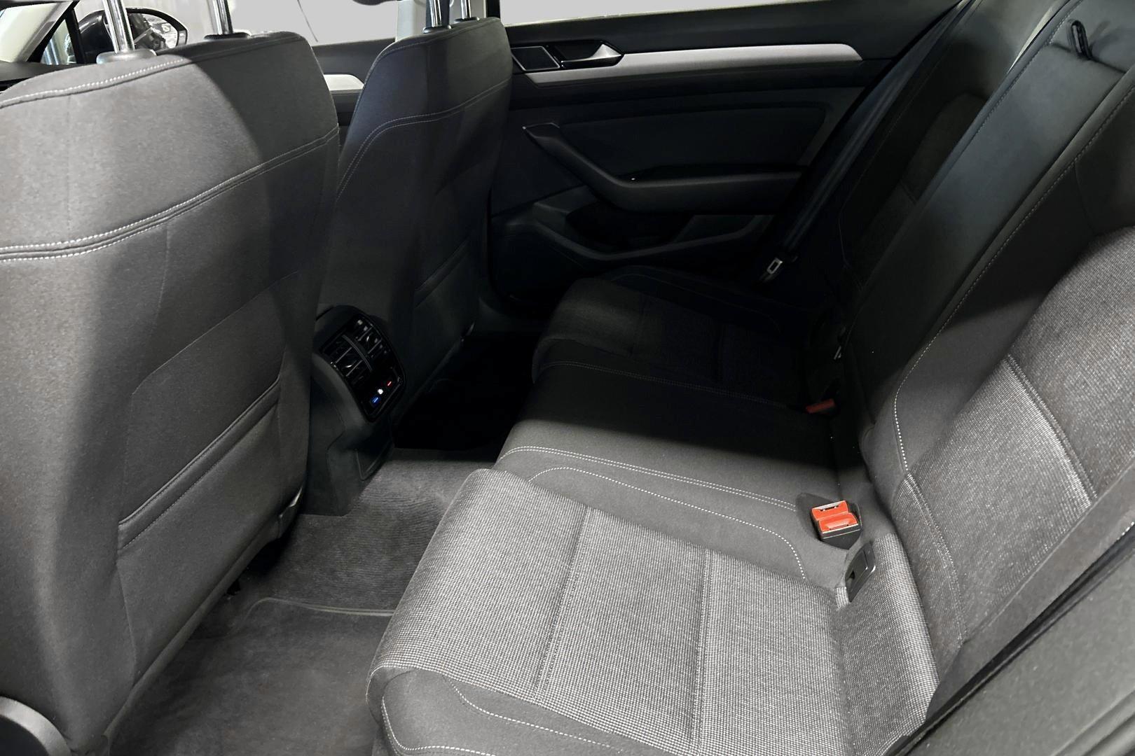 VOLKSWAGEN Passat 10