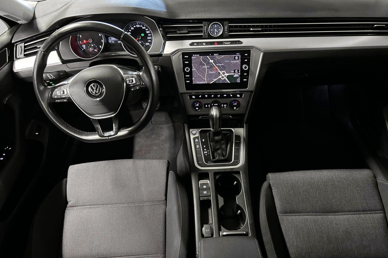VOLKSWAGEN Passat 11