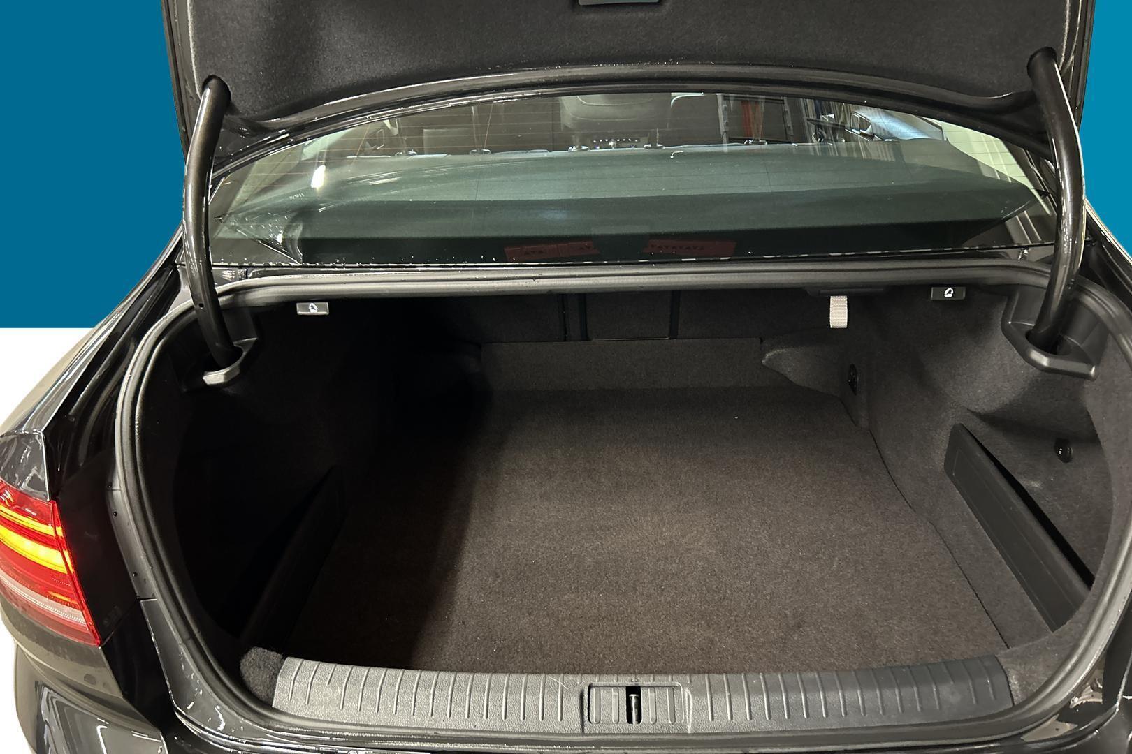 VOLKSWAGEN Passat 12