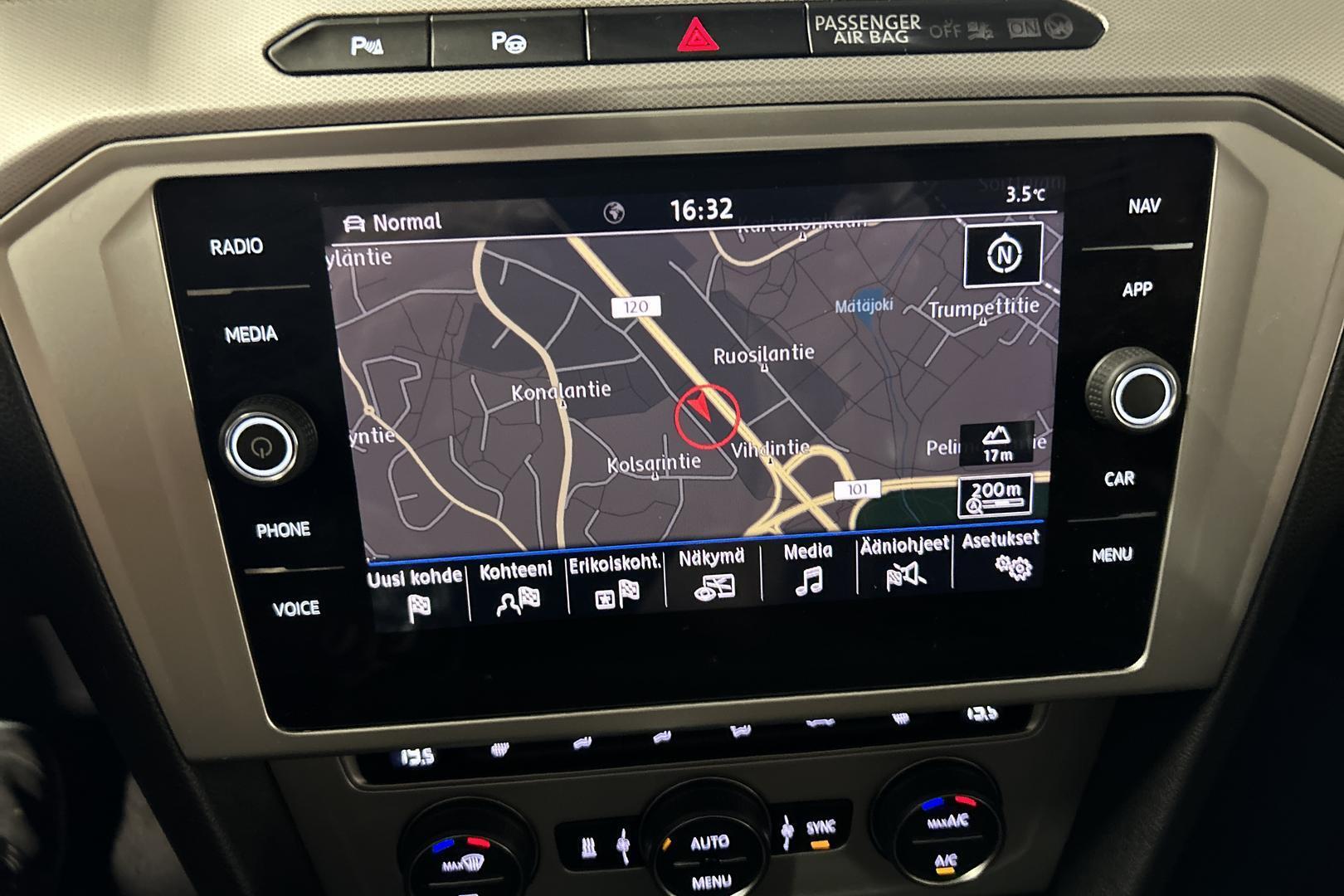 VOLKSWAGEN Passat 15