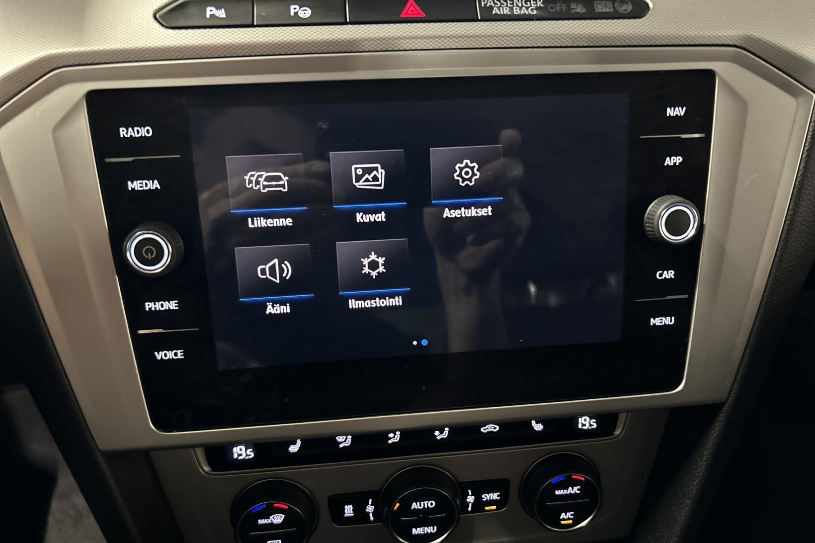 VOLKSWAGEN Passat 18