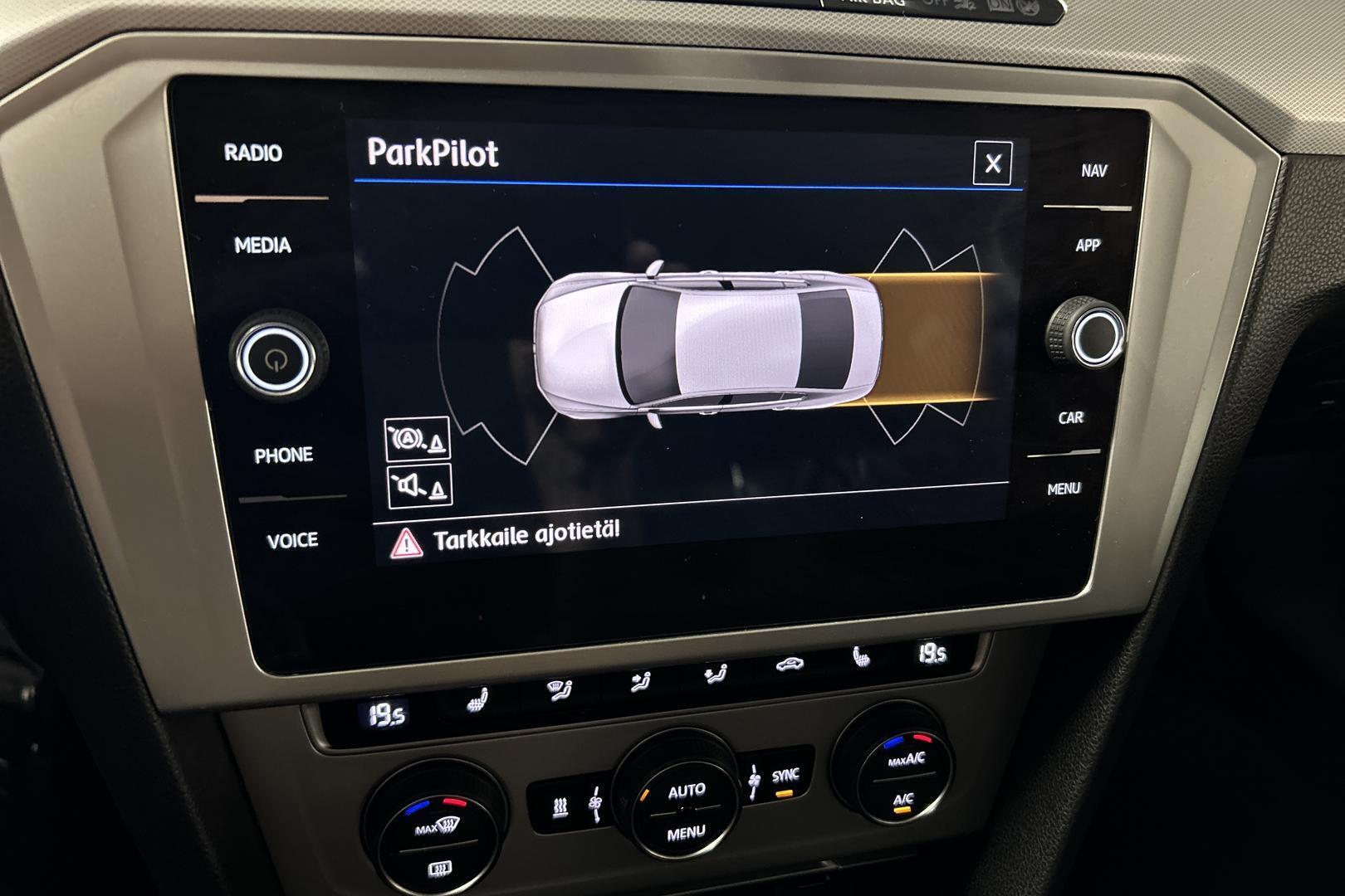 VOLKSWAGEN Passat 19