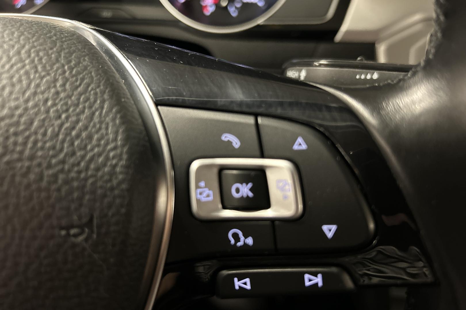 VOLKSWAGEN Passat 24