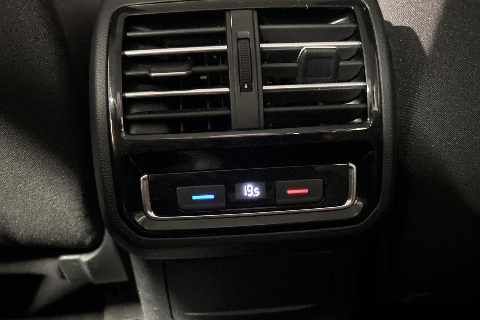 VOLKSWAGEN Passat 29