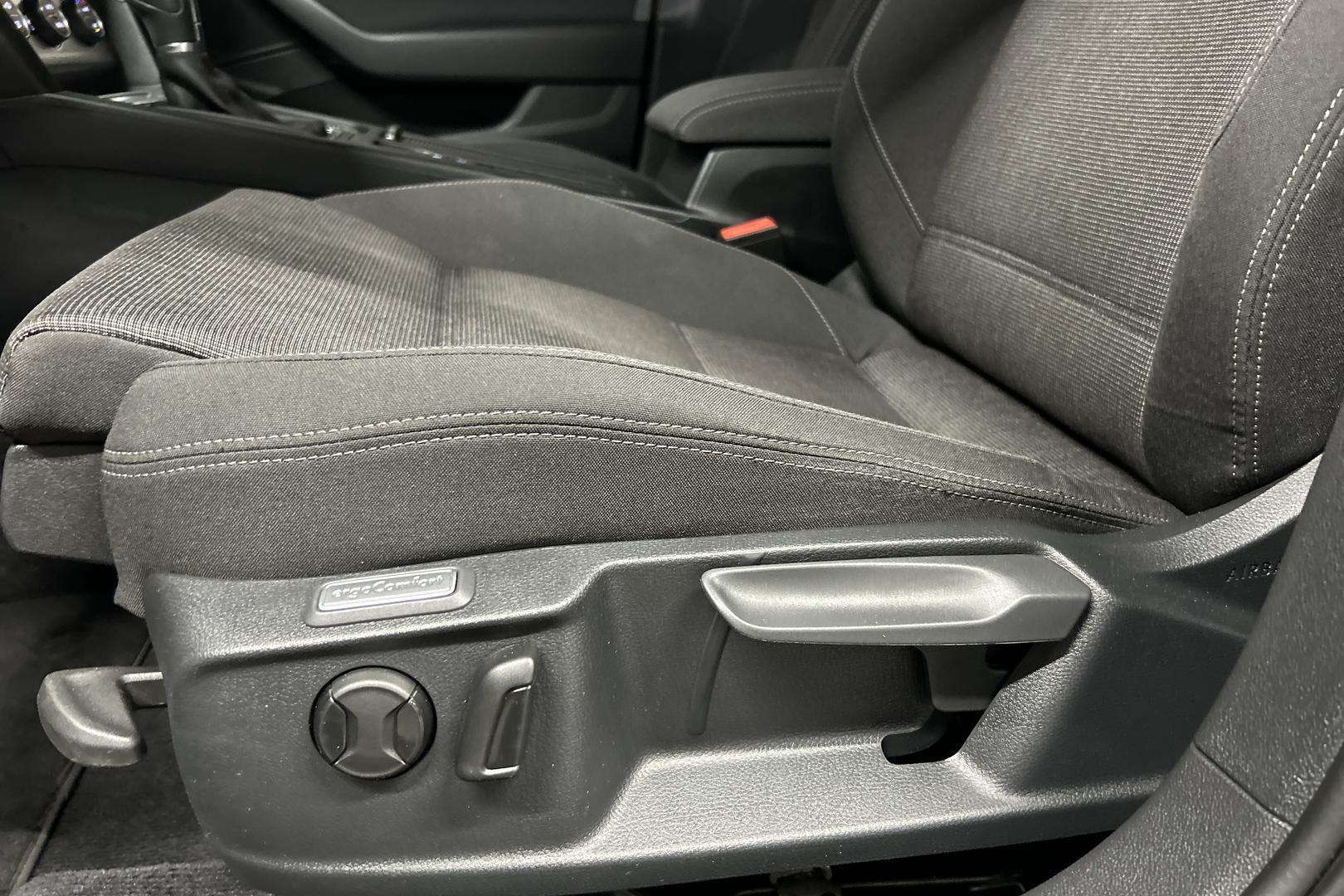 VOLKSWAGEN Passat 32