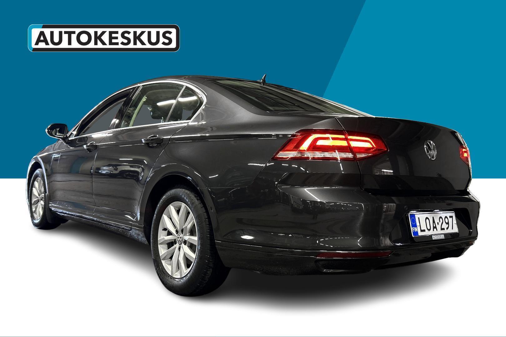 VOLKSWAGEN Passat 7