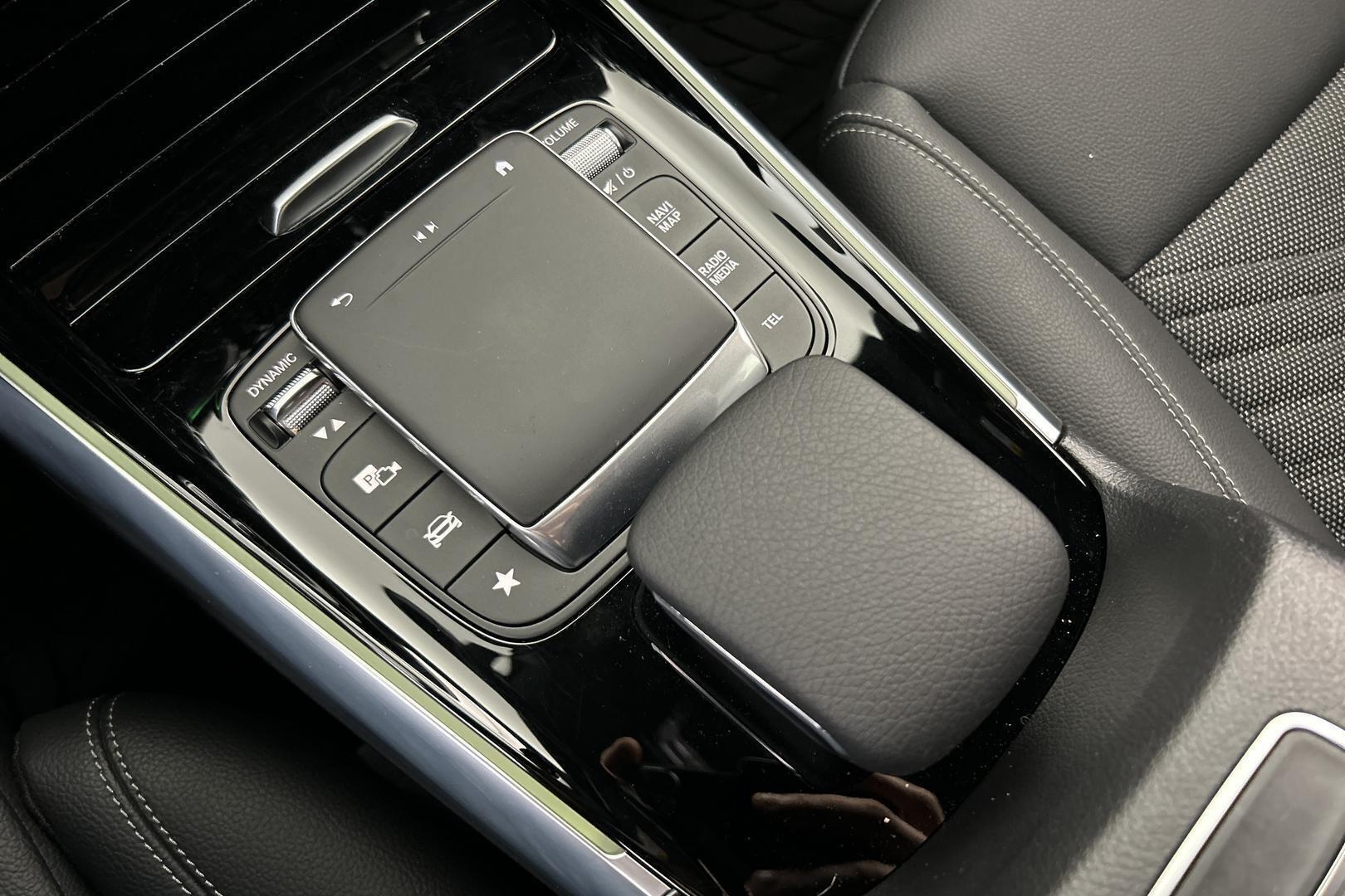 MERCEDES-BENZ EQA 2024