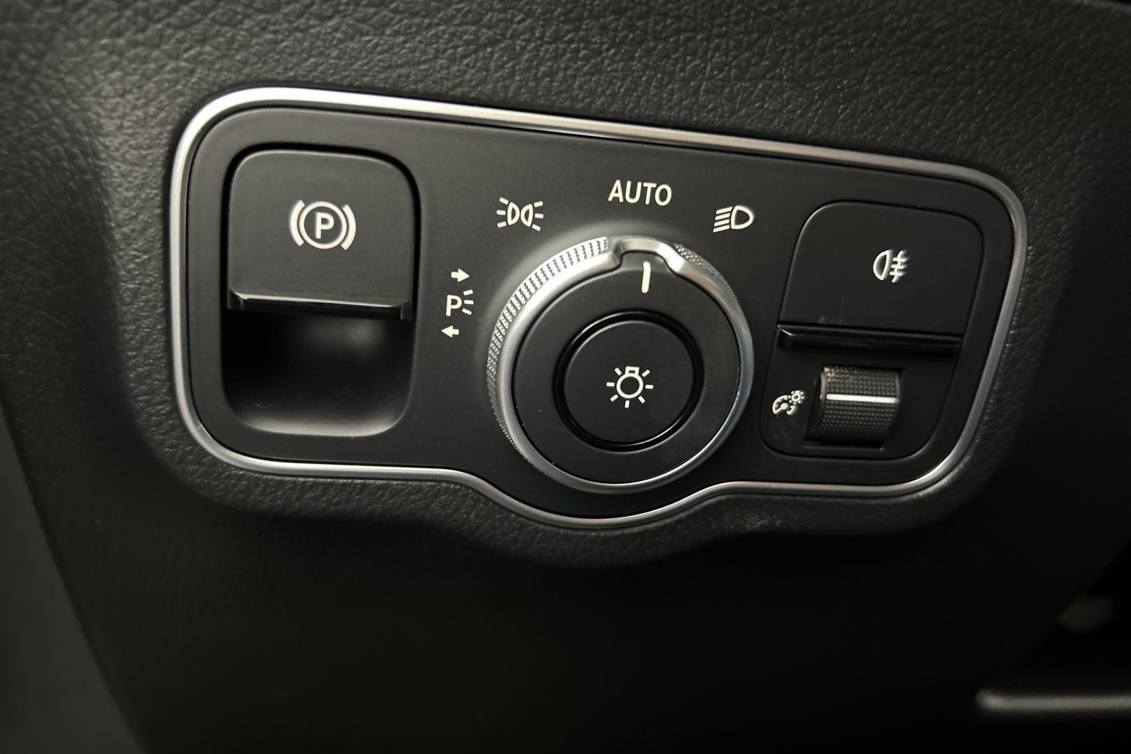 MERCEDES-BENZ EQA 2024