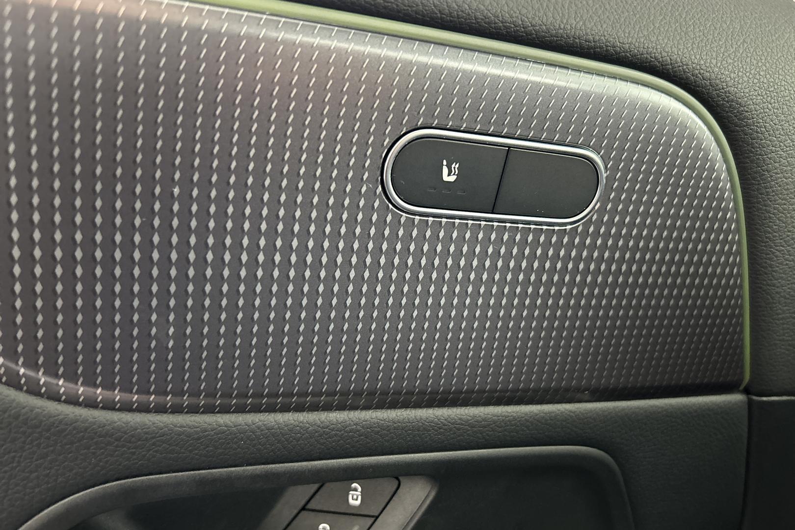 MERCEDES-BENZ EQA 2024