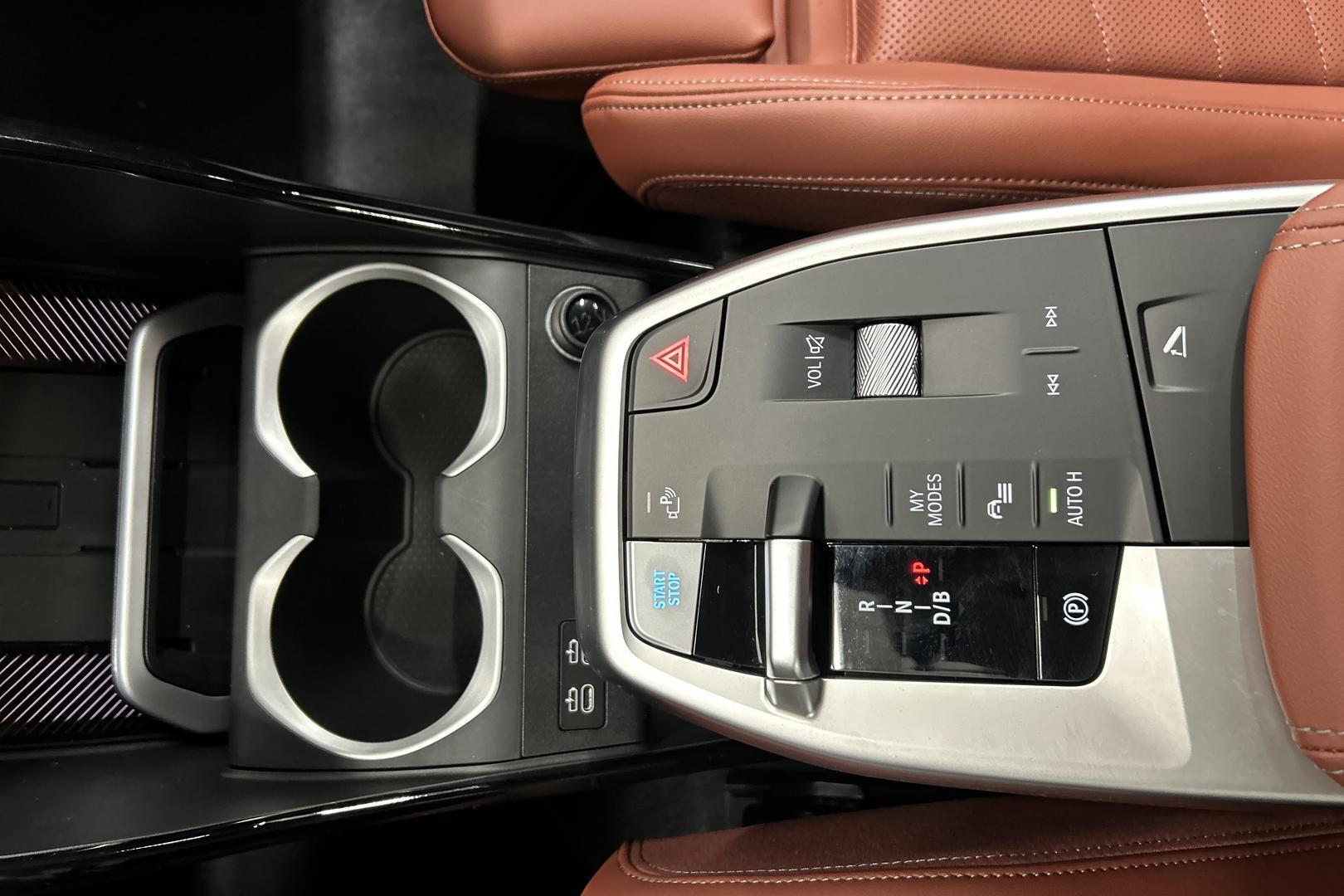 BMW iX1 2025