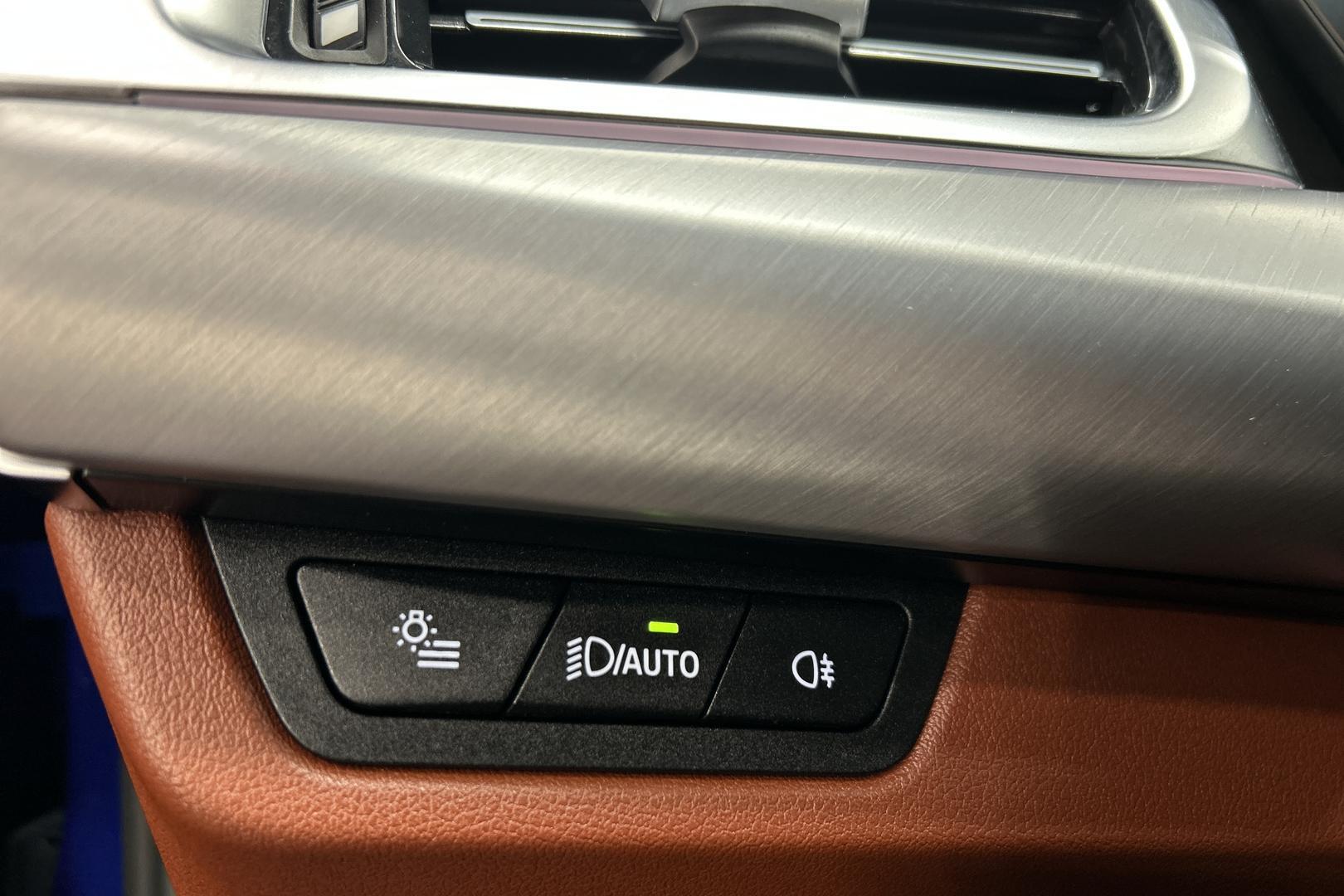 BMW iX1 2025