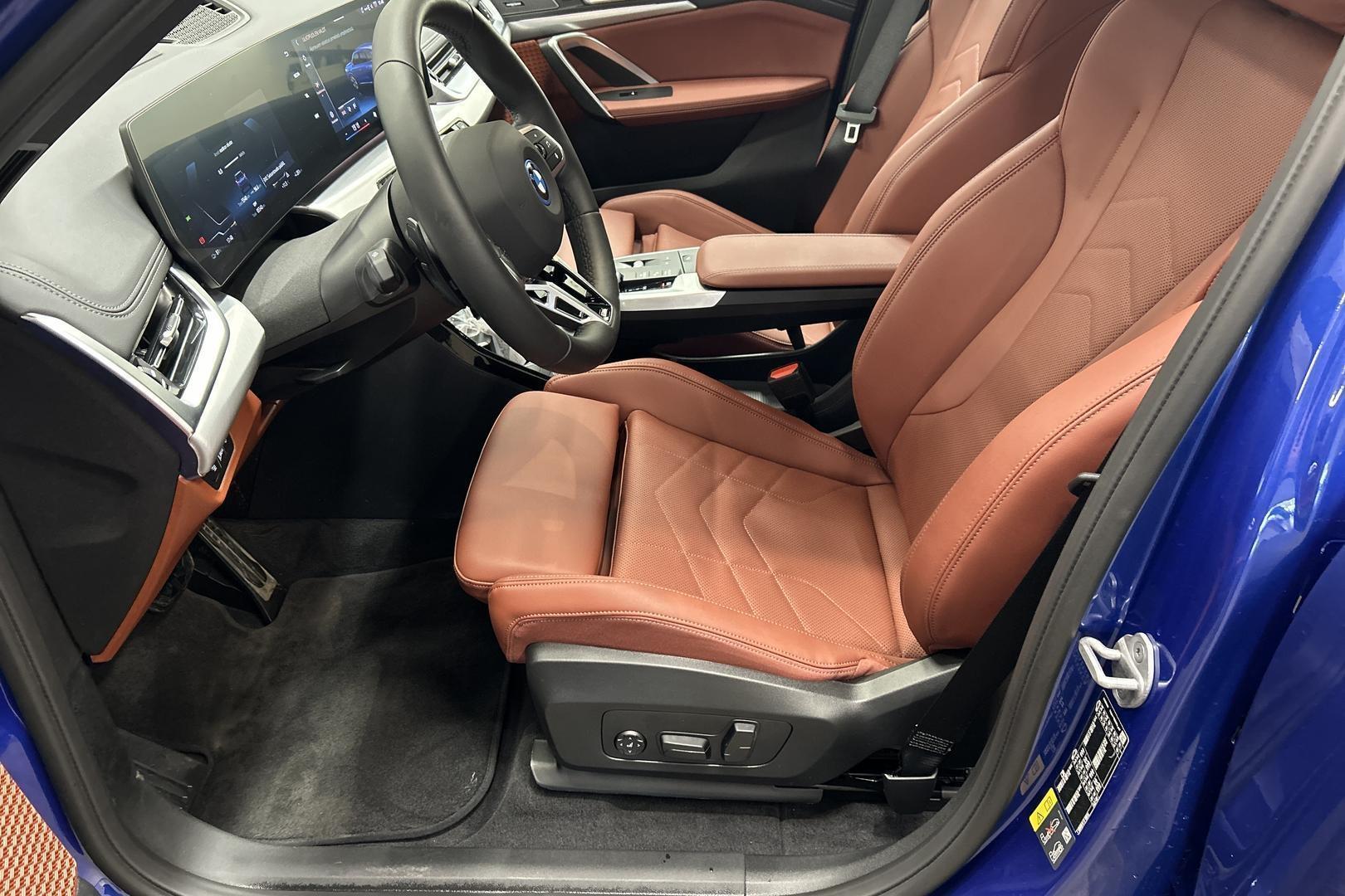 BMW iX1 2025