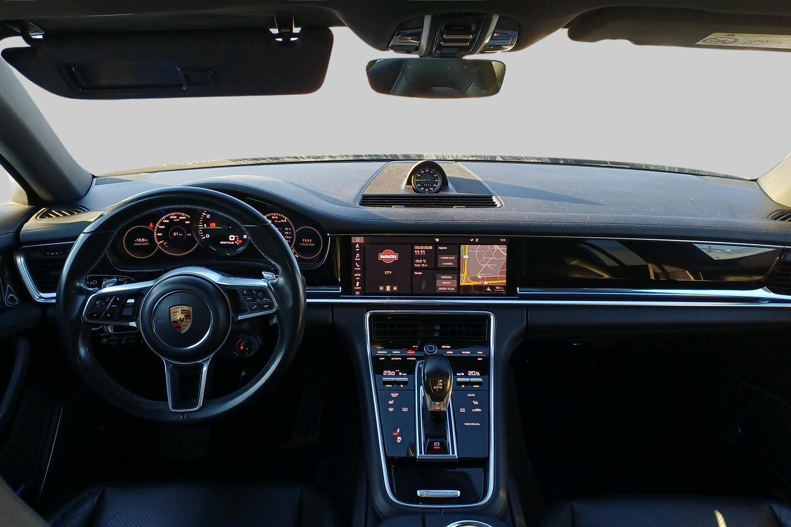 PORSCHE Panamera 2018