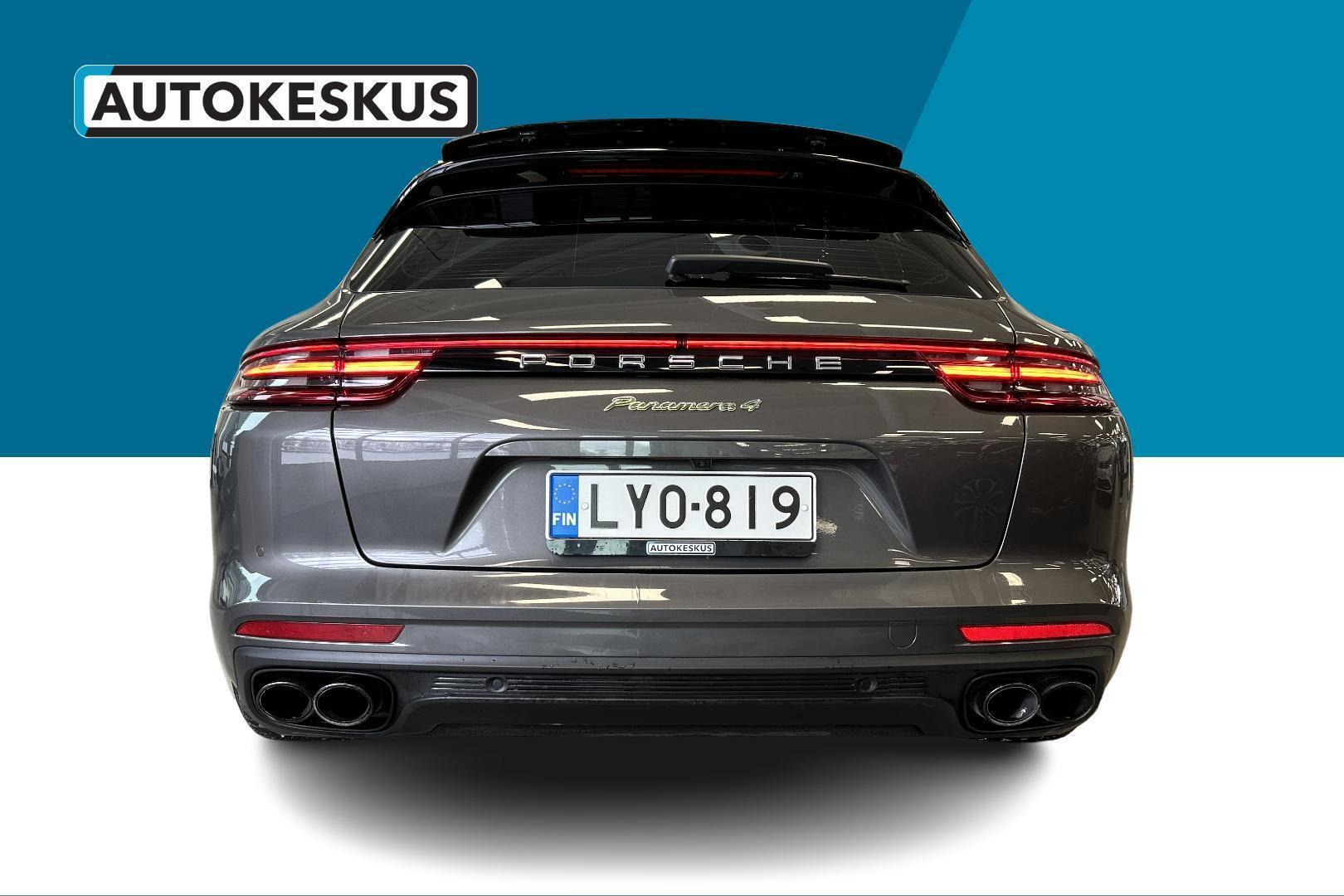 PORSCHE Panamera 2018